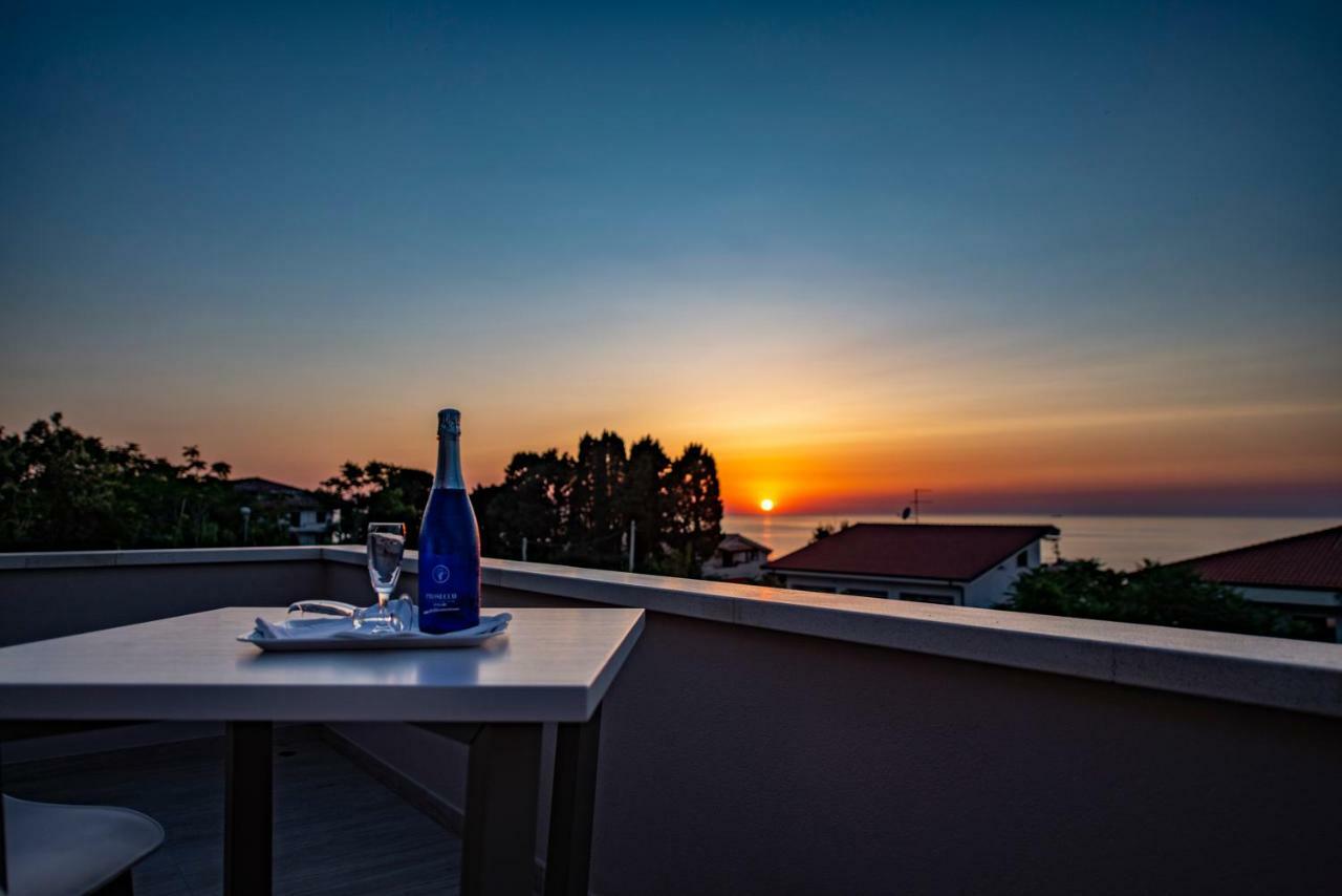 Michelino House Bed and Breakfast Parghelia Exteriör bild